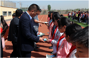 愛(ài)心點(diǎn)亮光明，呵護(hù)心靈之窗 