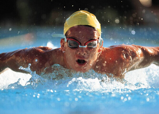 近視眼去游泳？悠著點(diǎn)！