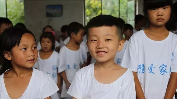 豫愛家園留守兒童素質(zhì)拓展訓練營第二天