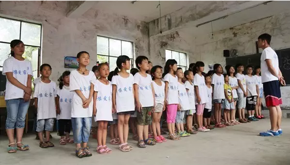 豫愛家園留守兒童素質(zhì)拓展訓練營第二天