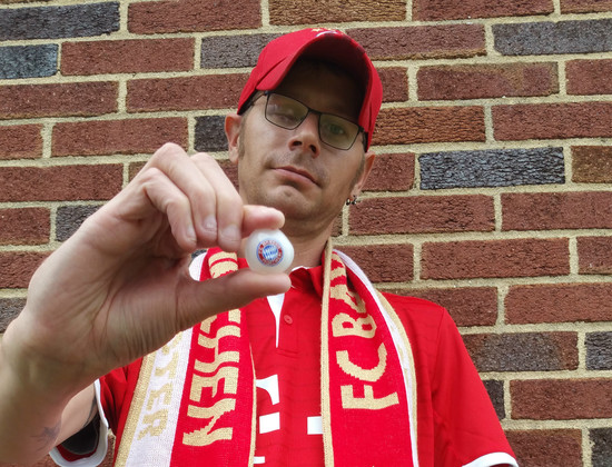 你是我的眼！瘋狂球迷植入隊徽圖案義眼