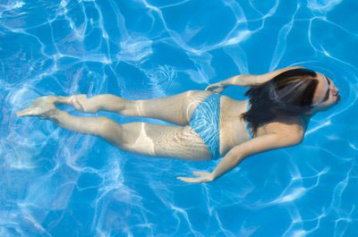 夏季游泳，呵護(hù)眼睛很重要