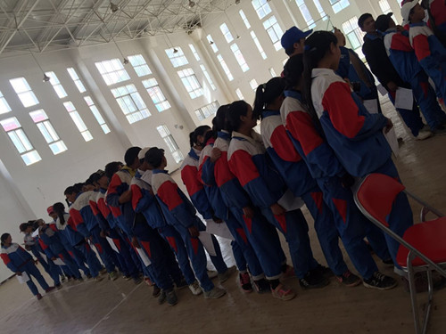 【明眸格?；ā客谙x草眼疾多 關(guān)愛索縣兒童義診進(jìn)行時(shí)