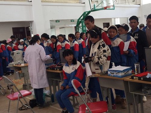 【明眸格桑花】挖蟲草眼疾多 關(guān)愛索縣兒童義診進(jìn)行時(shí)