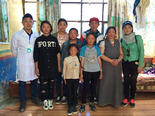 【明眸格?；ā客谙x草眼疾多 關(guān)愛索縣兒童義診進(jìn)行時(shí)