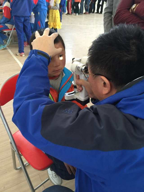 義診繼續(xù)進(jìn)行 眼疾嚴(yán)重兒童將被帶到普瑞