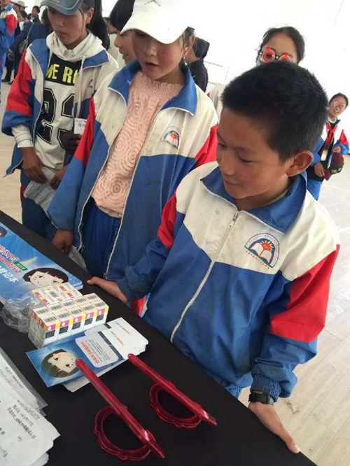 義診繼續(xù)進(jìn)行 眼疾嚴(yán)重兒童將被帶到普瑞