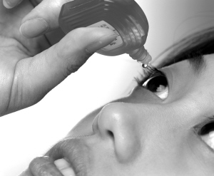 濫用眼藥當心角膜病“纏身”