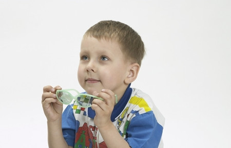 孩子喜歡“宅”，近視怎么防？