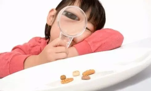 學(xué)齡期孩子近視了，家長到底該怎么辦？