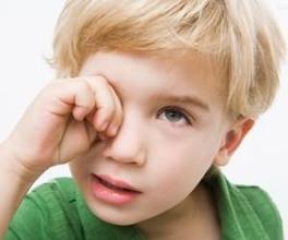 孩子喜歡瞇眼睛？家長要注意了！