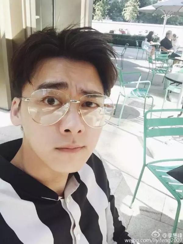 鹿晗李易峰楊洋張藝興，愛豆“眼鏡殺”誰更好看？