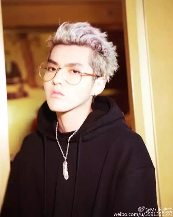 鹿晗李易峰楊洋張藝興，愛豆“眼鏡殺”誰更好看？