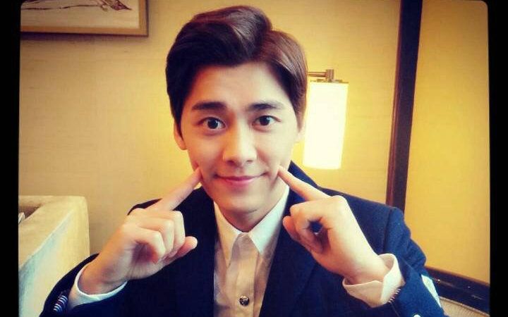 近視讓他糗事不斷，原來(lái)你是這樣的李易峰！