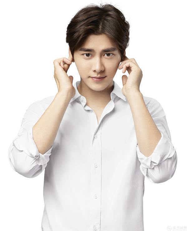 近視讓他糗事不斷，原來(lái)你是這樣的李易峰！