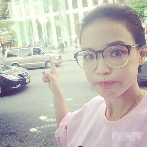 學(xué)女明星戴框架眼鏡？別人時(shí)髦你是Low！