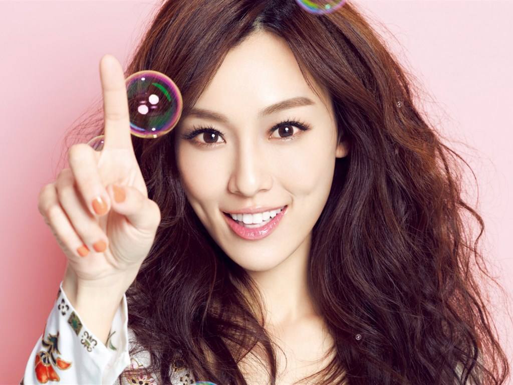 為啥明星近視還死不戴眼鏡？看完這個你就知道了！