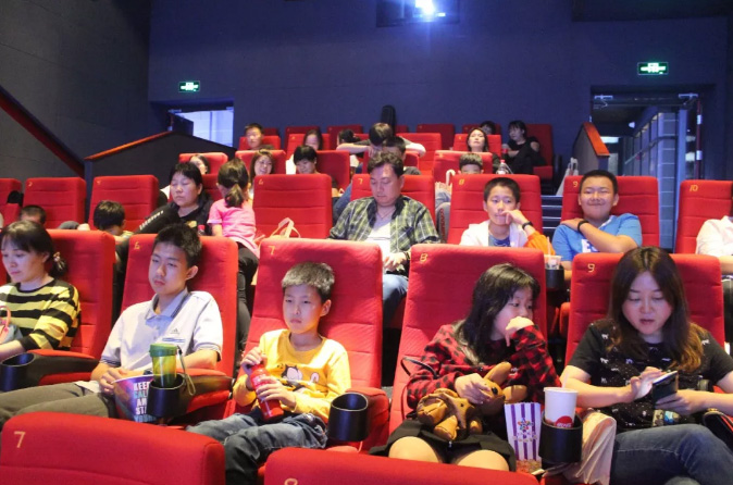 “觀七彩繽紛，對近視說不”九月觀影活動圓滿舉行
