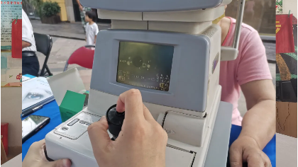 鄭州普瑞眼科醫(yī)院15年院慶，關愛老人眼健康公益活動