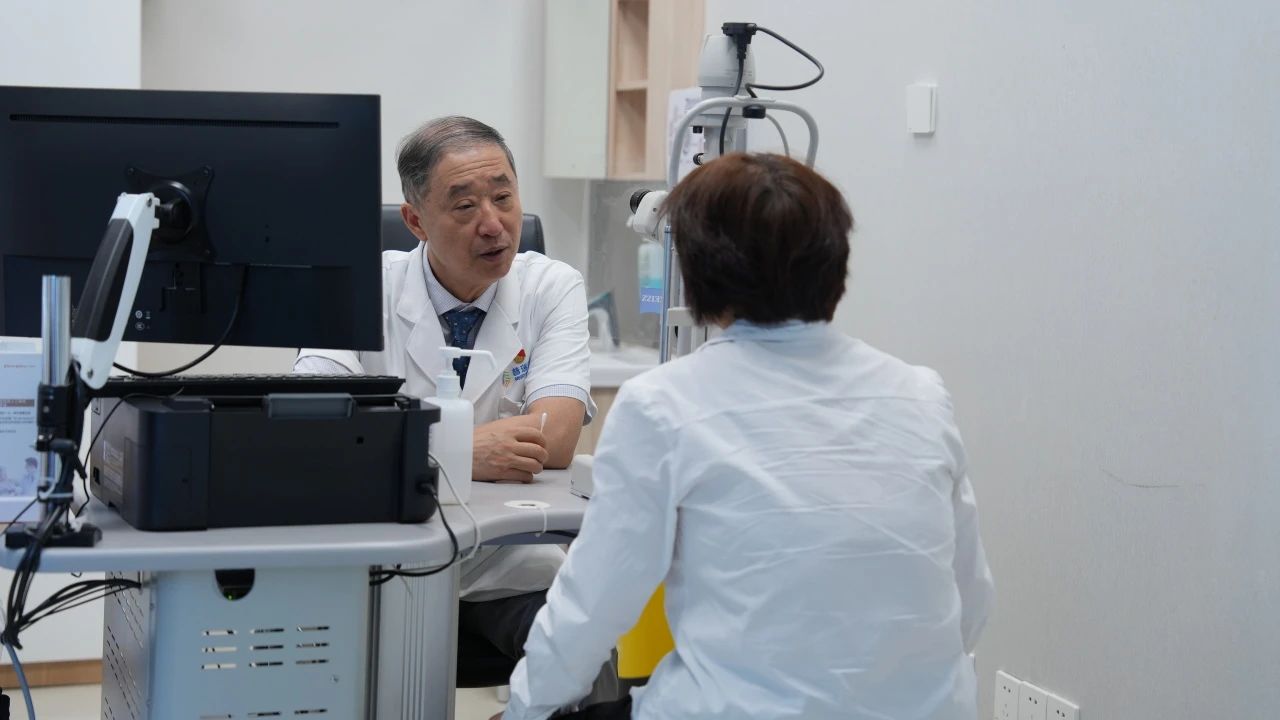 白內(nèi)障術(shù)后視力又下降？6大原因多方面解析！