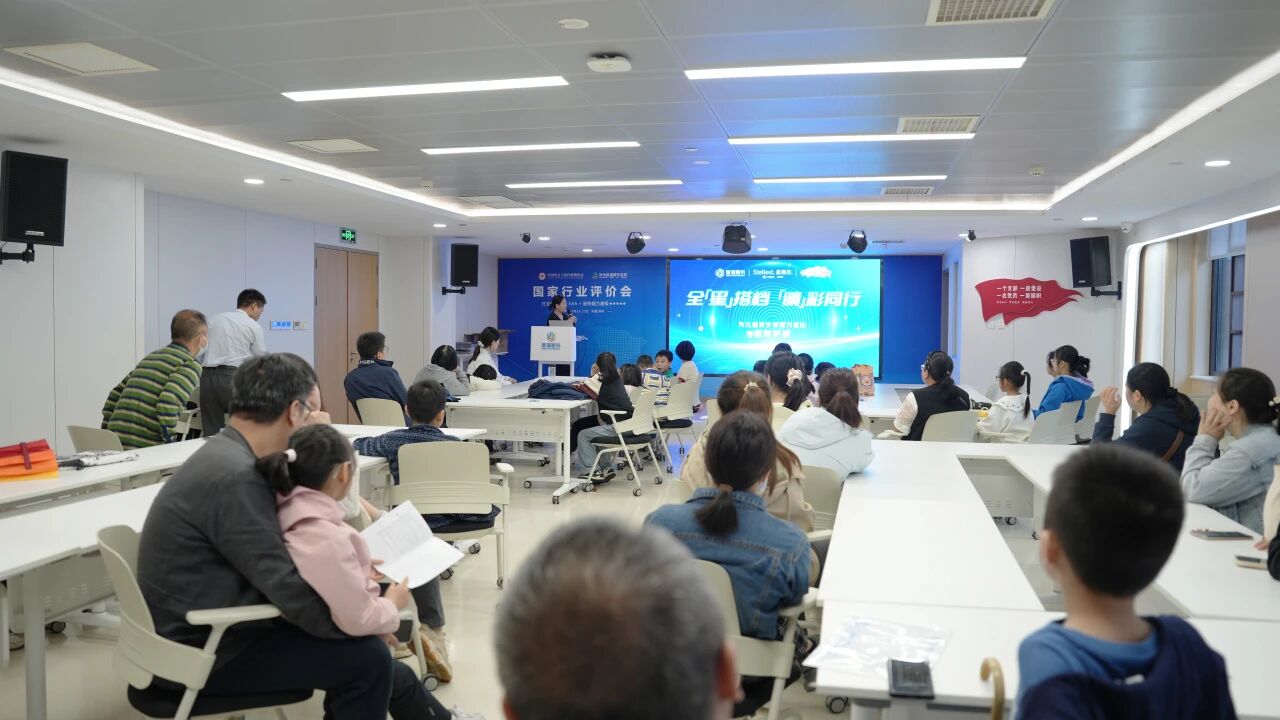 依視路星趣控2.0正式落戶鄭州普瑞眼科醫(yī)院！